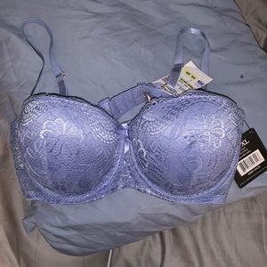 a light blue bra, it’s a 38 b but fits more like a 36 b. tags still on it.